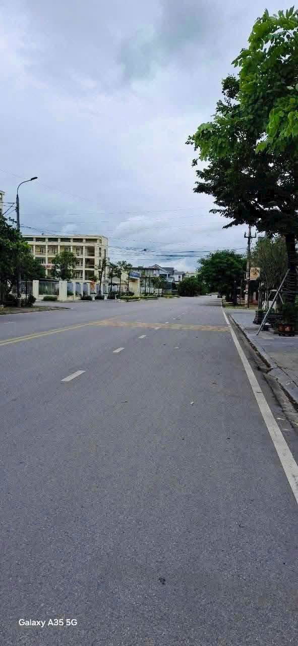 Bán nhà 3 tầng mặt tiền 14m Cẩm Bình, Cẩm Phả - 211m² Hướng Bắc