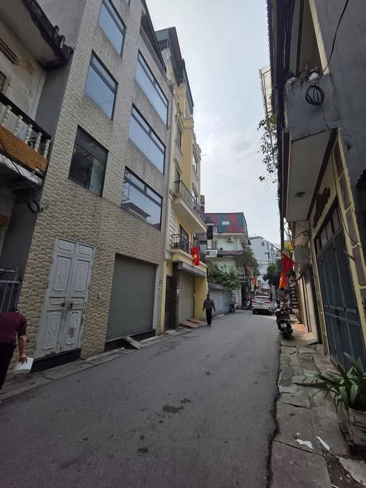 Nhà Mặt Phố Yên Lạc Hai Bà Trưng 40m² Kinh Doanh Sầm Uất - 10 Tỷ