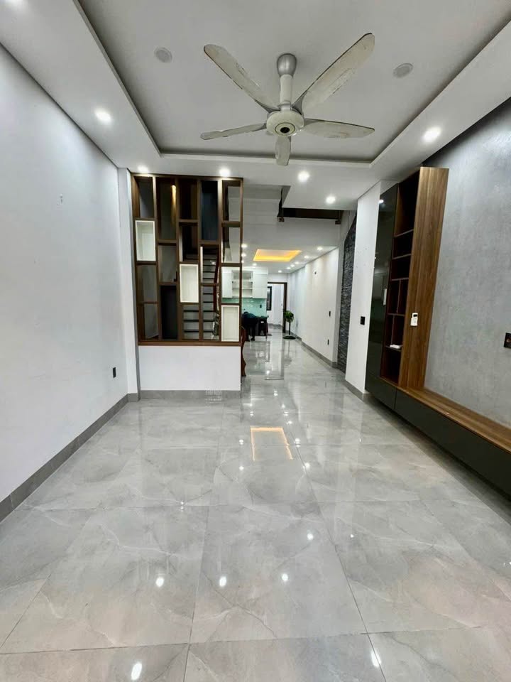 Cho thuê Nhà 3 Tầng Mặt Tiền Hòa Cường Nam, Đà Nẵng - 4PN, Giá 15 Triệu/Tháng