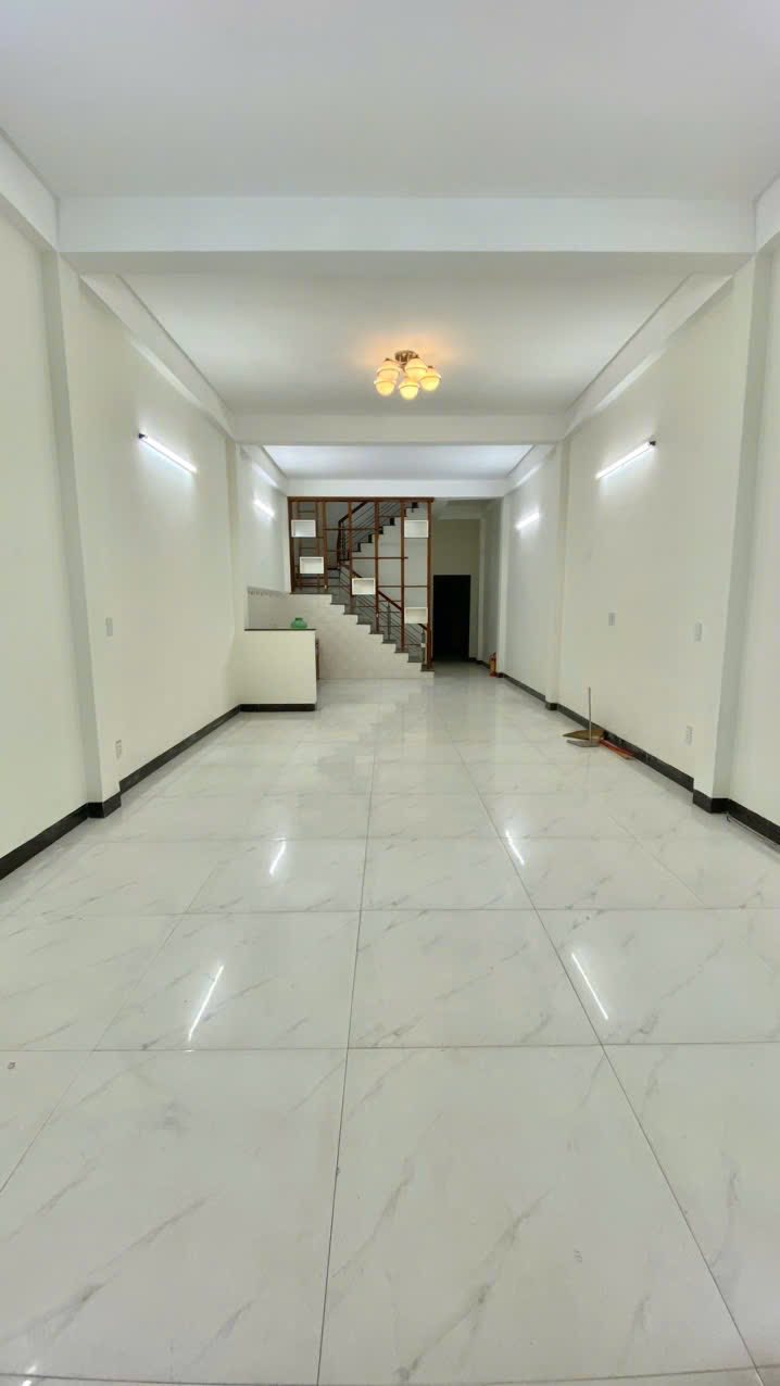 Thuê nhà MT Hòa Cường Hải Châu 5PN giá 18tr - Vị trí đắc địa!