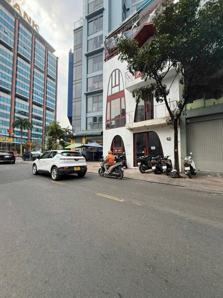 Nhà Riêng 42 Ngô Thời Nhiệm, Q3 - Vị trí đẹp, Sẵn sàng ở ngay!