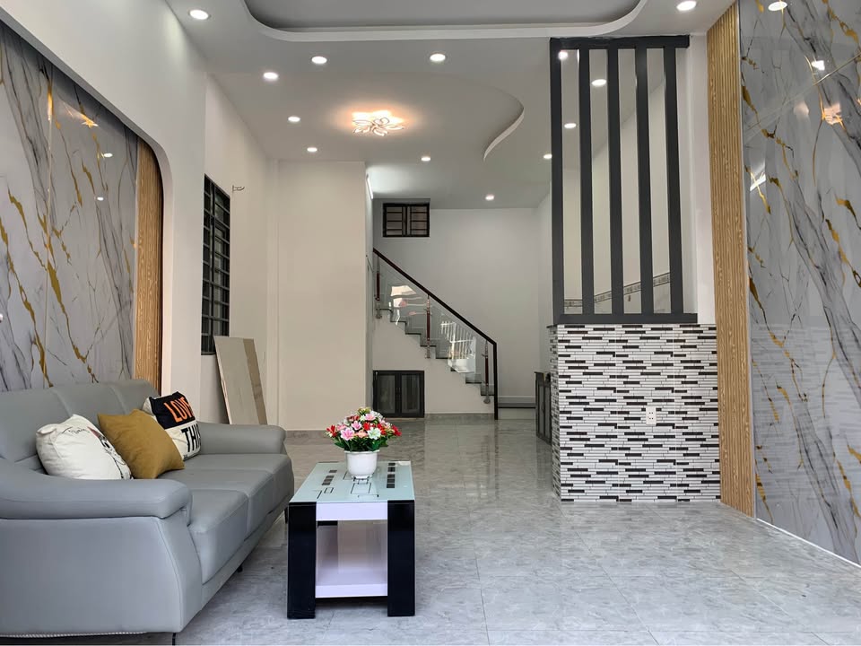 Nhà Phố Bình Tân 100m² Tỉnh Lộ 10 - Sổ Hồng Sẵn, Ô Tô Vào Tận Nhà!