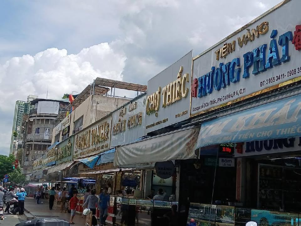 Nhà phố Chợ Thiếc Q11 12 tỷ - Vị trí đắc địa hiếm có!