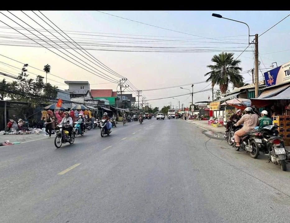 Bán Đất Mặt Tiền TL 832 Bến Lức Long An 872m² - Giá Tốt Chỉ 20 Tỷ