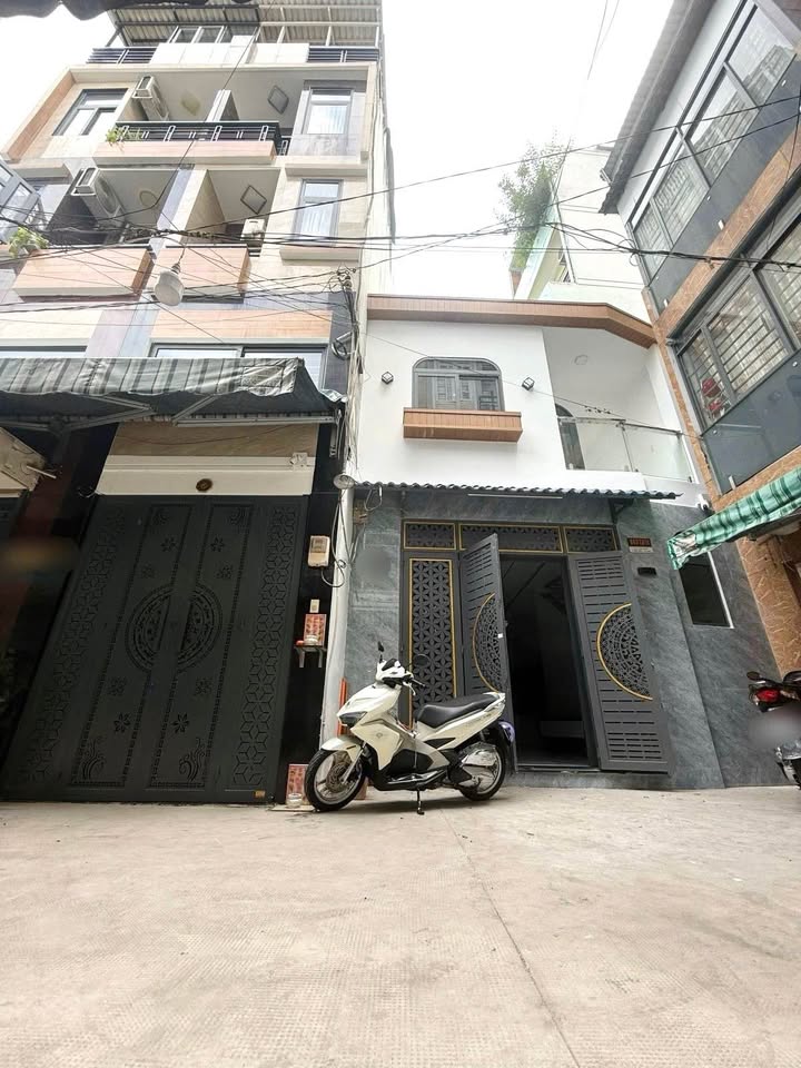 Nhà Lạc Long Quân P10 Tân Bình 42m² giá 5.95 tỷ - Ô tô vào tận nhà!