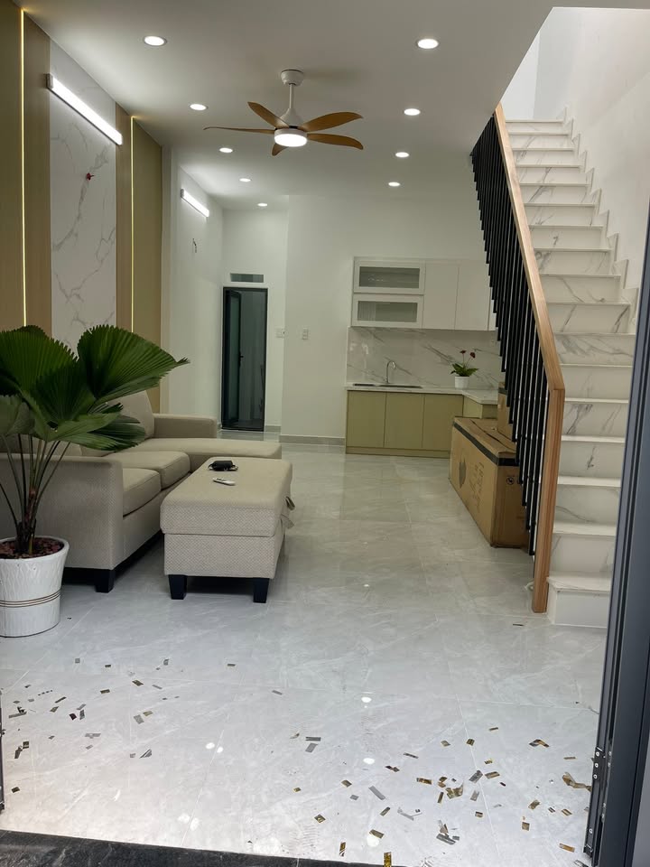 Nhà Riêng Bình Tân 40m² - Sẵn Sàng Ở Ngay, Ô Tô Vào Tận Nhà!