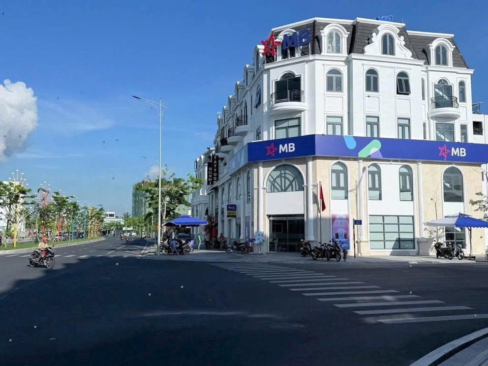 Nhà Mặt Tiền Đại Lộ Đông Tây, Bến Tre - Kinh Doanh Đắc Lợi 100m²