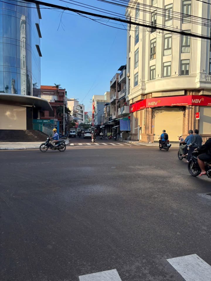 Nhà phố Quy Nhơn 65m² giá 8.2 tỷ - Mặt tiền kinh doanh đắc địa!