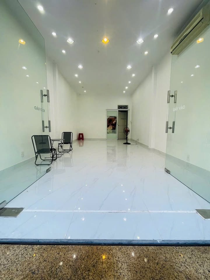 Mặt bằng Nguyễn Văn Linh, Hải Châu 40m² - Mặt tiền kinh doanh đắc địa!