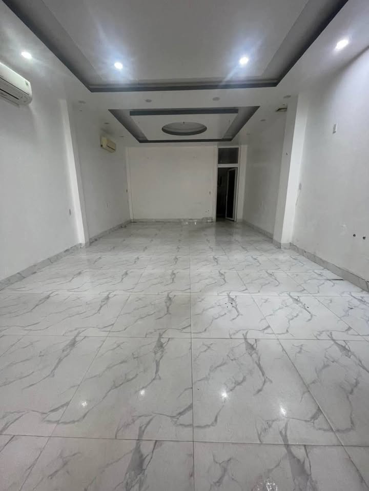 Cho thuê nhà 3 tầng mặt tiền Nguyễn Lương Bằng, Huế - 120m² kinh doanh đa ngành