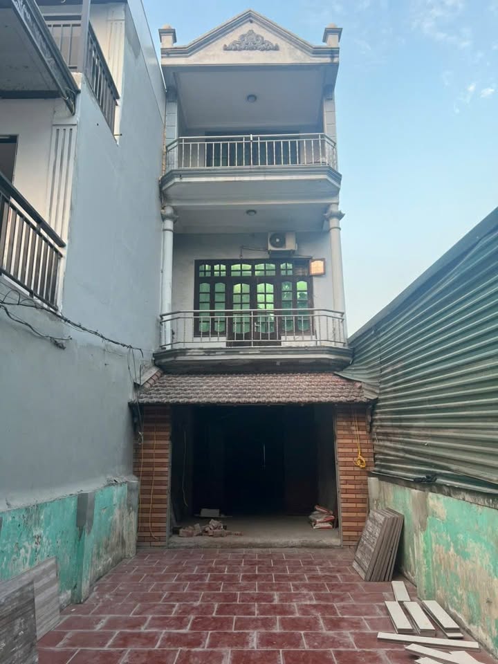 Cho thuê nhà 3 tầng 220m² tại Phúc Lợi, Long Biên - Sân đỗ 2 ô tô, ngõ rộng 8m