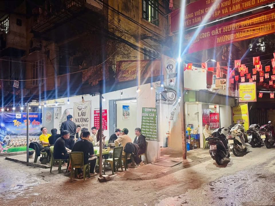 Nhượng Cửa Hàng Lẩu Nướng Mặt Ngõ Vũ Thạnh 70m² - Kinh Doanh Ngay!