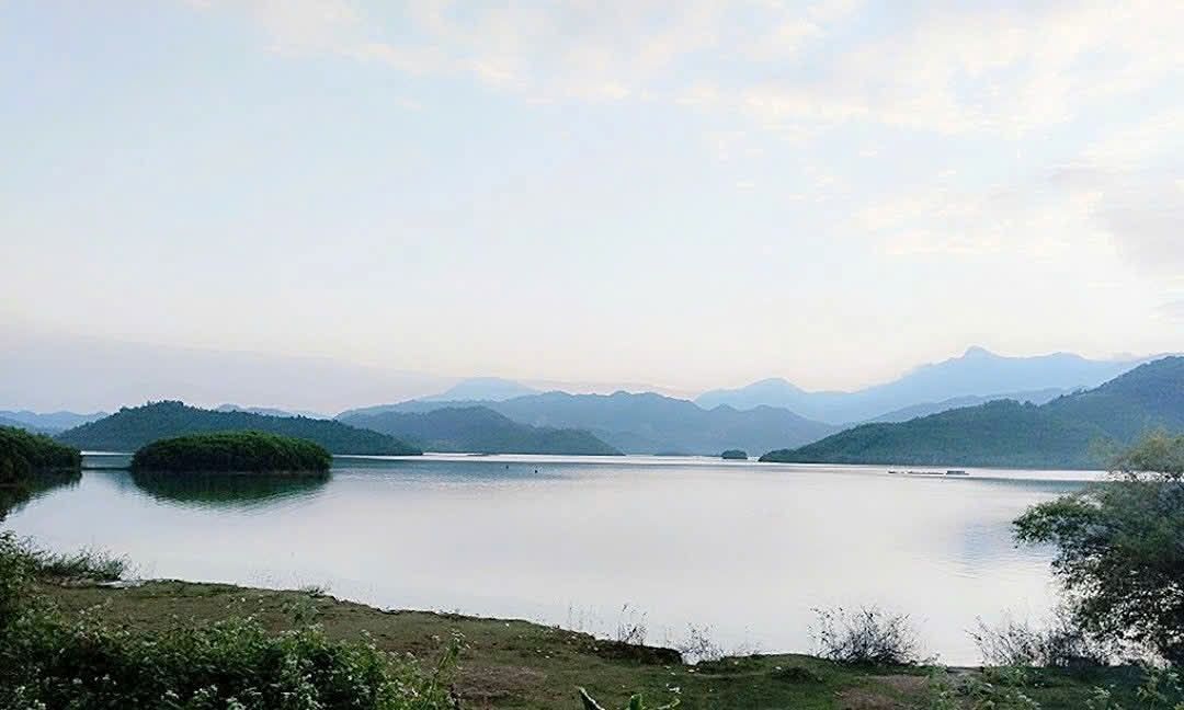 Đất nền 1700m² bám hồ, sát Flamingo Cốc - Sổ đỏ sẵn sàng