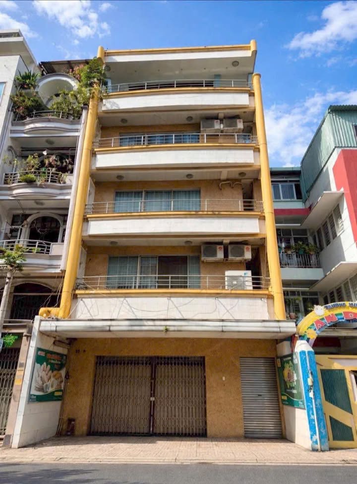 Nhà phố mặt tiền Quận 5 124m² giá 50 tỷ - Vị trí vàng, kinh doanh đỉnh cao!