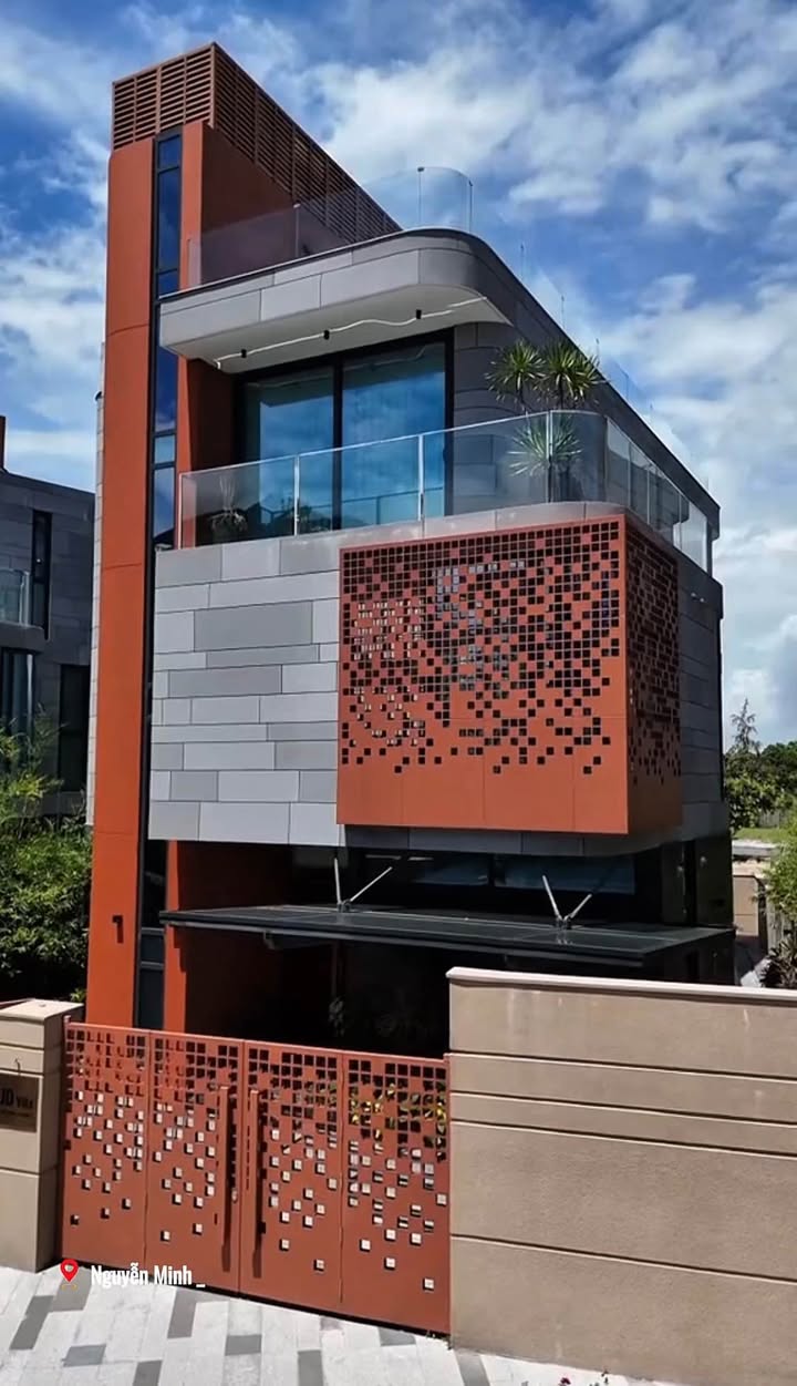 Nhà riêng Regal Victoria Đà Nẵng 331m2 2,3 tỷ - Ô tô vào tận nhà