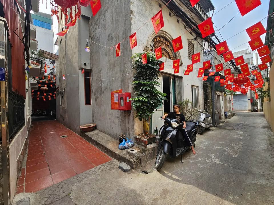 Đất nền Việt Hưng 42m² hơn 5 tỷ - Tiềm năng tăng giá vượt trội!