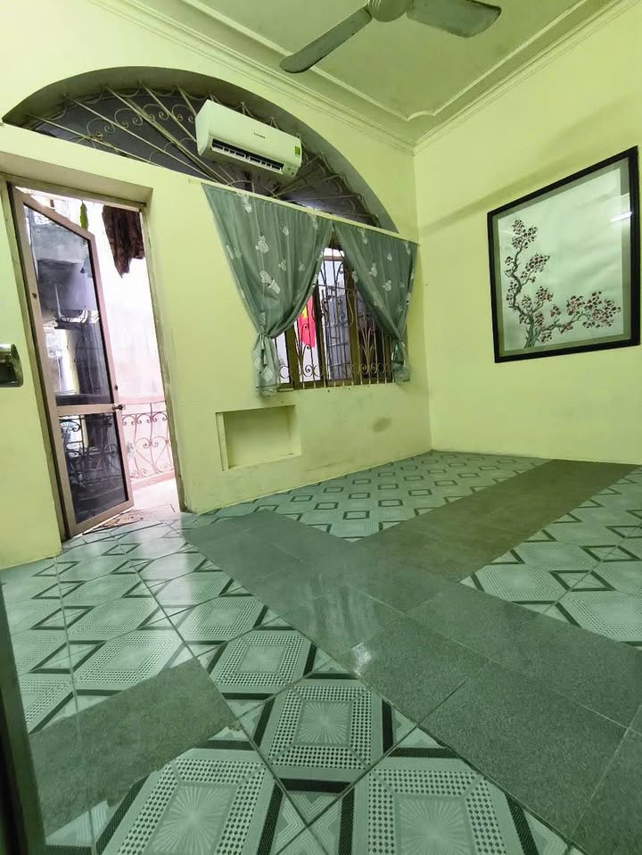 Nhà Nguyên Căn 3 Tầng 42m² Ngõ 2 Tây Sơn, Đống Đa - Giá 10 Triệu/Tháng