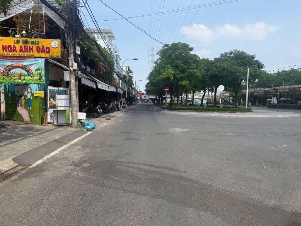 Nhà Phố MTKD Hồ Thị Tư Thủ Đức 234m² - Mặt Tiền Kinh Doanh!