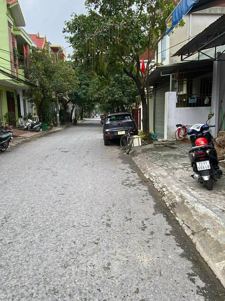 Nhà Mặt Tiền Bà Triệu, Đồng Hới - 87m² Hướng Đông, Giá 3 Tỷ