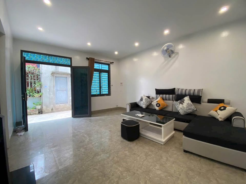 Bán nhà 2 tầng Phường Đông Kinh 50m² giá 1 tỷ - Ô tô vào tận nhà!