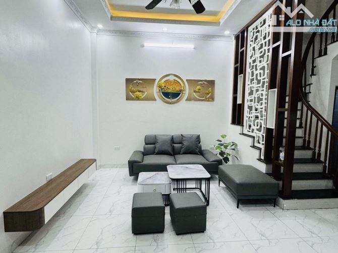 Nhà Nguyễn Đức Cảnh 30m², 5 tầng, 7.6 tỷ - Sổ đỏ chính chủ!