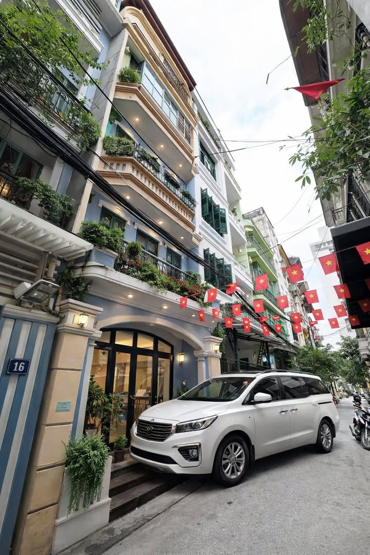 Nhà Phân Lô Trần Quốc Hoàn, Cầu Giấy 60m² 5 Tầng - Kinh Doanh Đắc Lợi