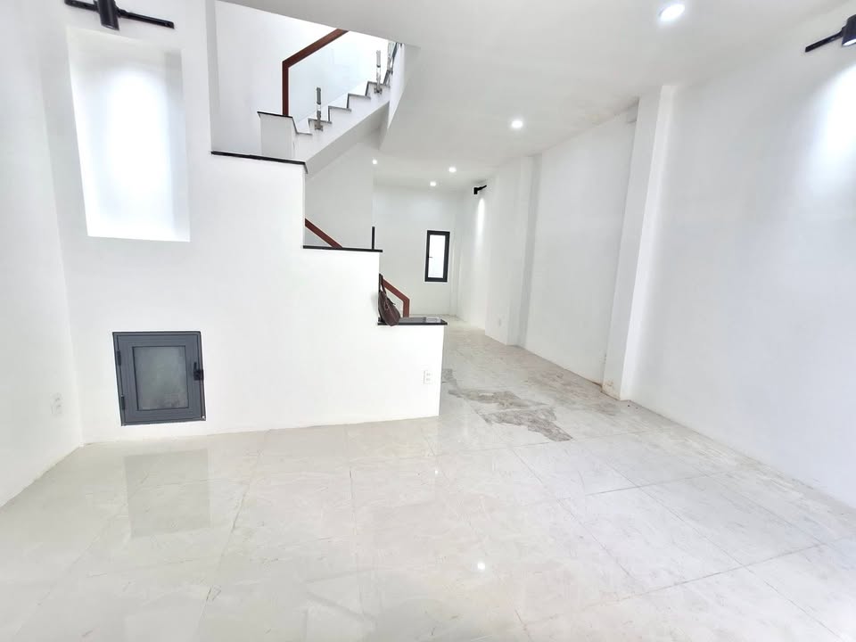 Nhà Thủ Đức 53m² 3 tầng - Hẻm xe hơi, sẵn sàng ở ngay!