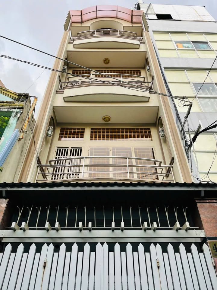 Nhà Phố 4 Tầng P.Bến Thành, Q1 - 180m² - 5PN - Kinh Doanh Đa Ngành