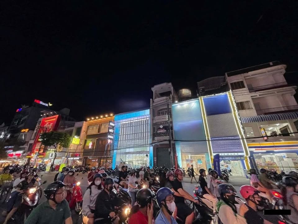 Nhà phố Nguyễn Gia Trí Bình Thạnh 84m² 80 triệu - Mặt tiền kinh doanh