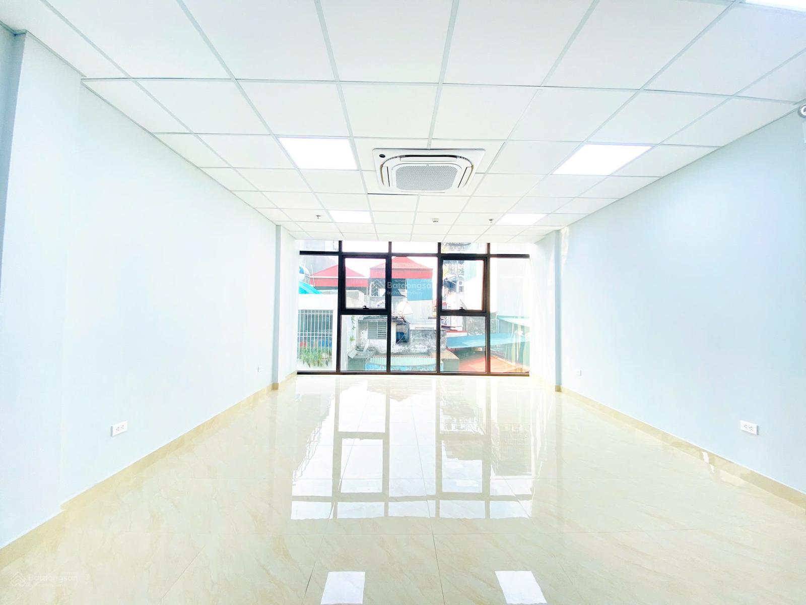 Văn Phòng 30m² Thái Hà, Đống Đa - Tòa Nhà Full Kính, Giá 6 Triệu/Tháng