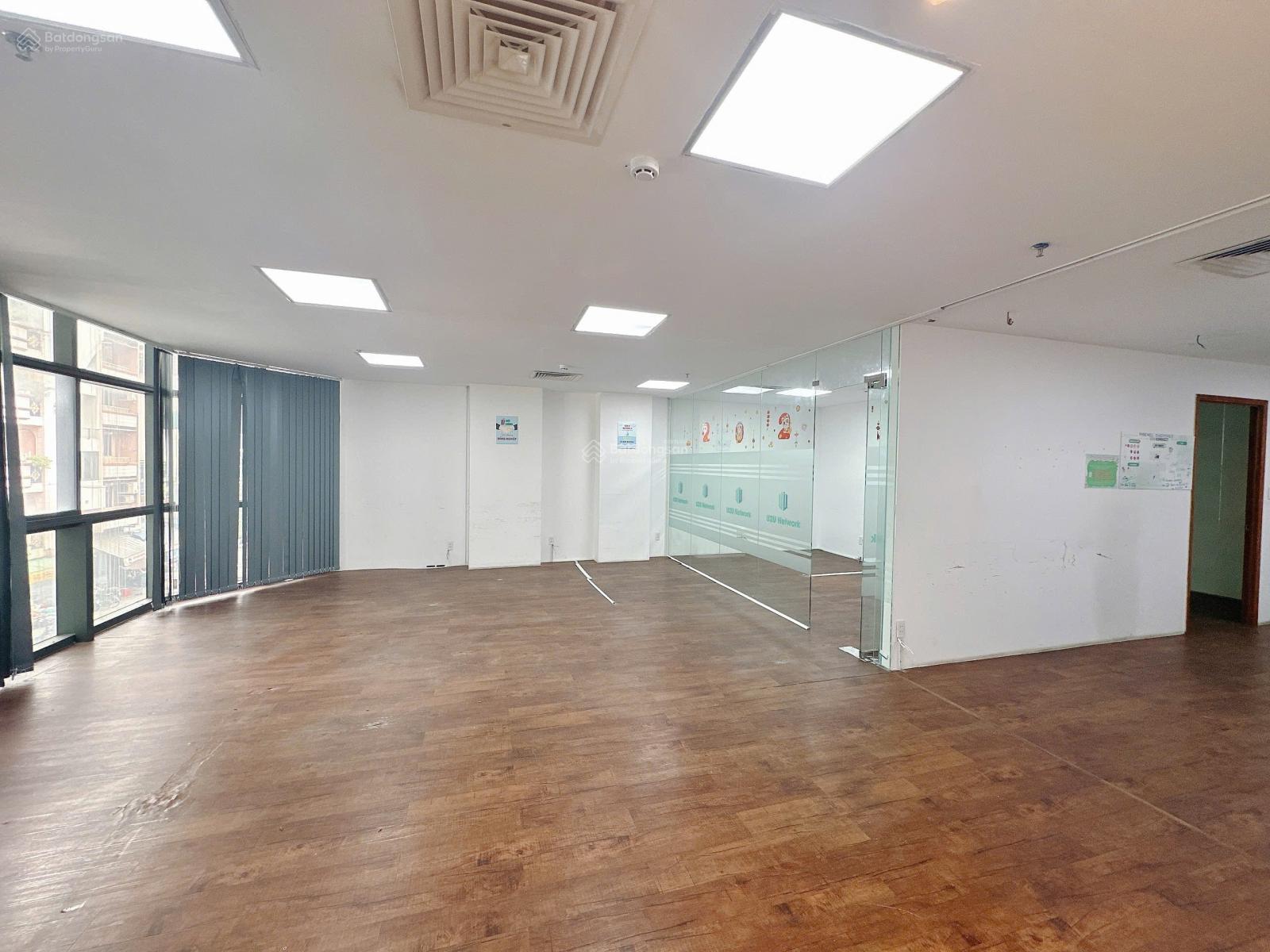 Văn phòng 100m² mặt tiền Cô Giang, Q1 - Sân ô tô, view đẹp, sẵn sàng làm việc