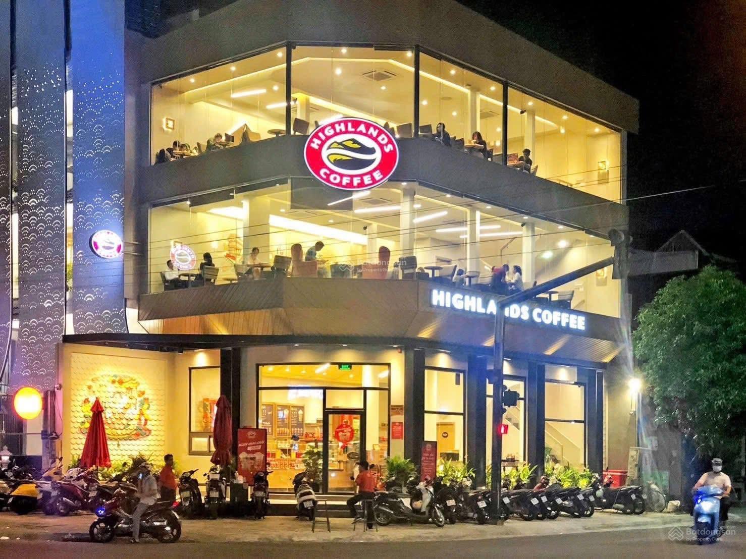 Cho thuê Nhà phố Hàng Ngang 200m² - Kinh doanh sầm uất phố cổ