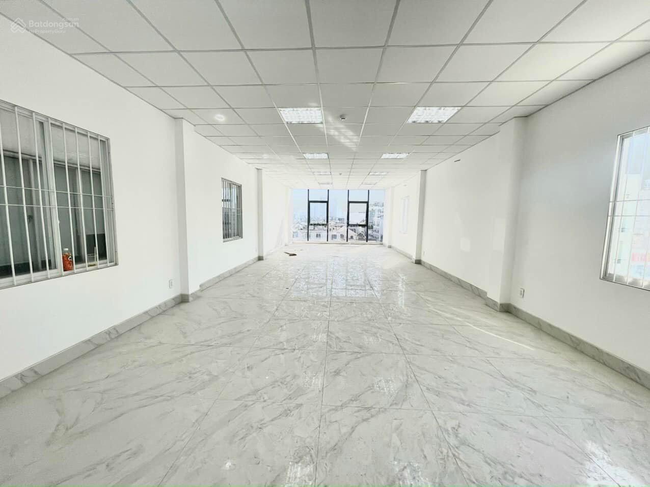 Cho thuê văn phòng 130m² Tân Cảng - Sẵn sàng làm việc, ô tô đỗ cửa