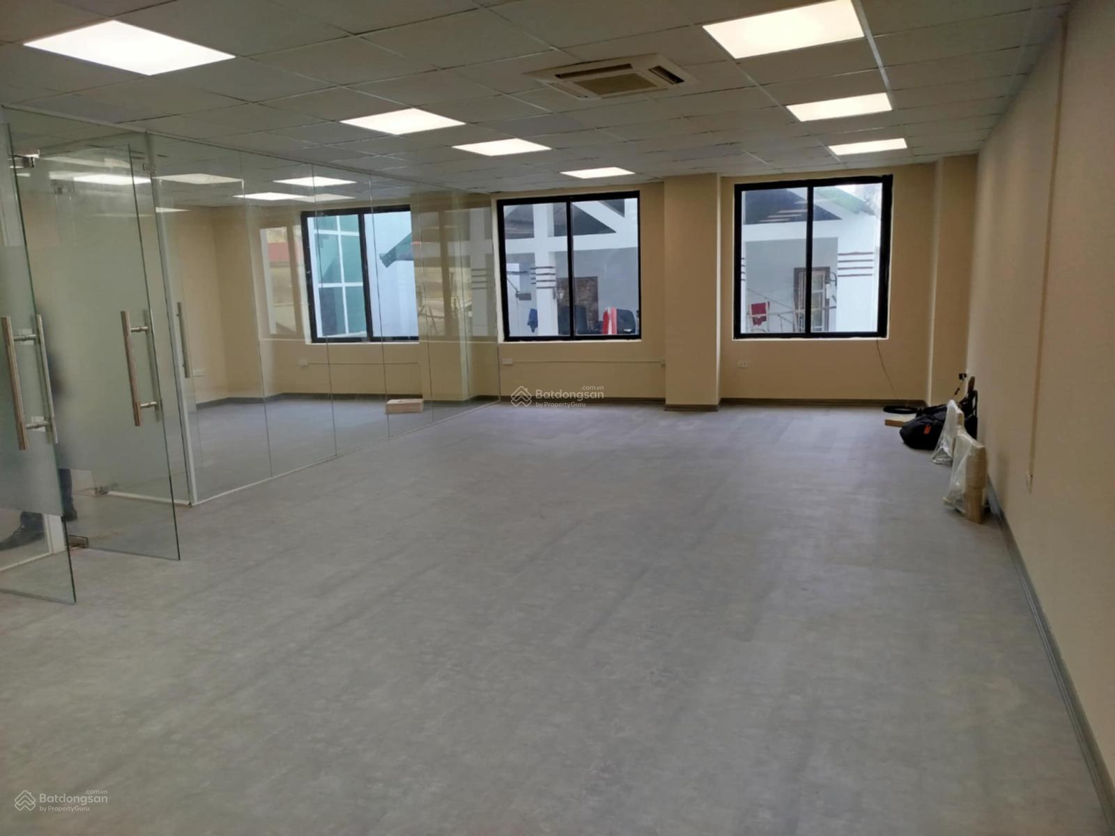 Cho thuê Văn phòng 80m² Trần Đại Nghĩa, Hai Bà Trưng - Ngay ngã tư, gần ĐH lớn