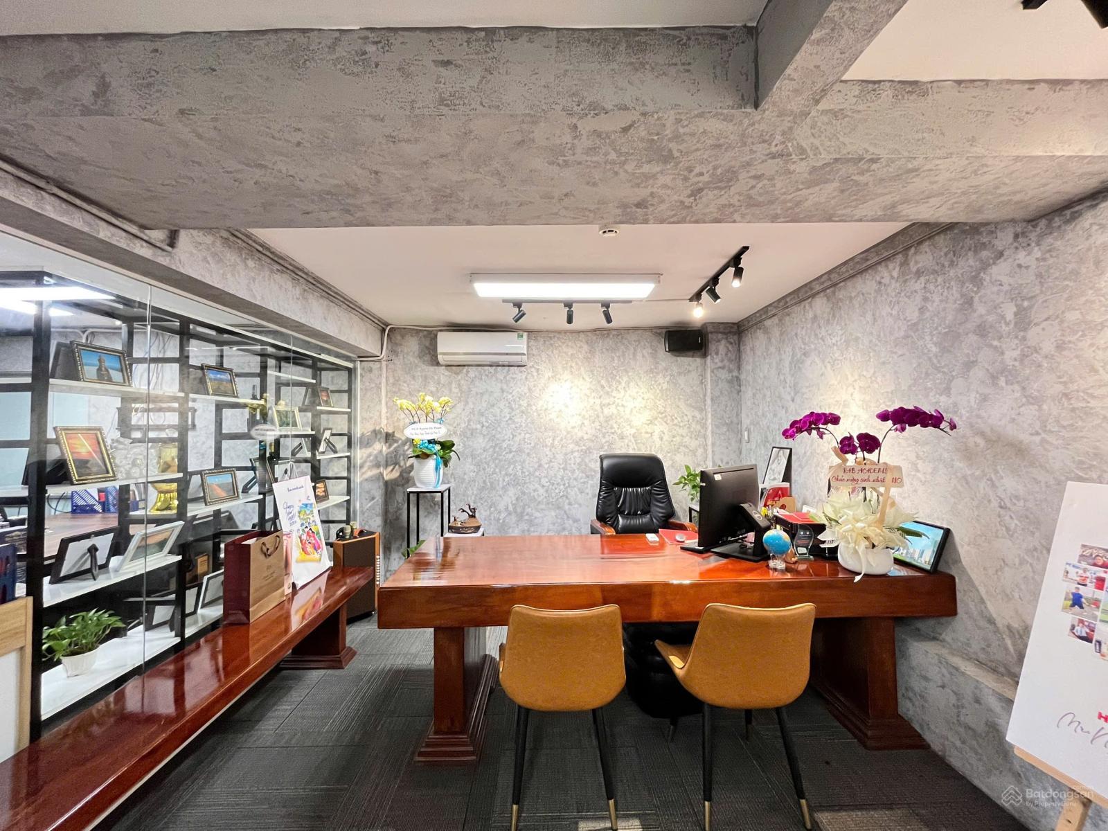 Văn Phòng 90m² Phú Nhuận - Full Nội Thất, Vị Trí Đắc Địa