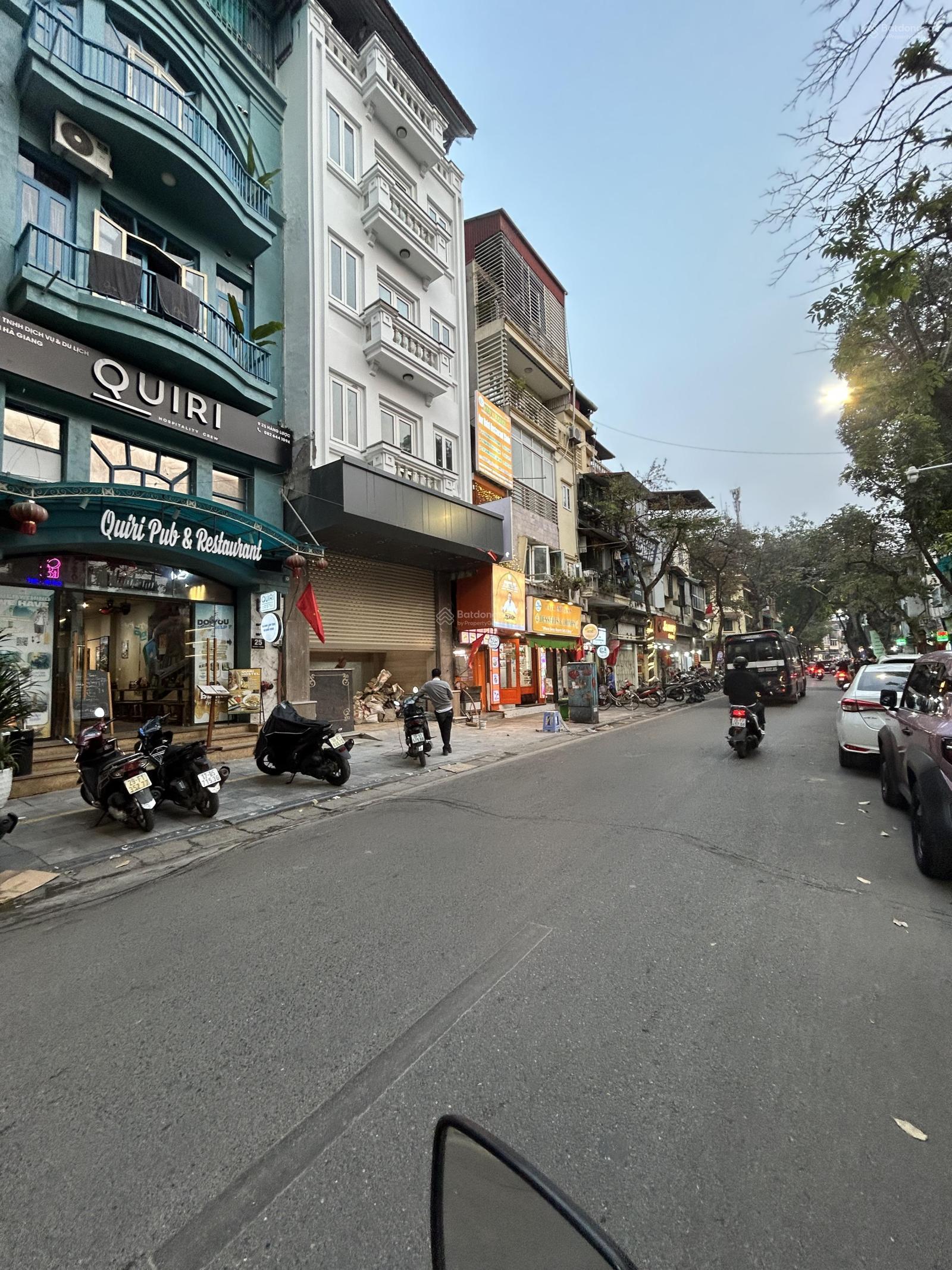 Cho thuê mặt phố Hàng Lược 120m² - Kinh doanh sầm uất, lượng khách lớn