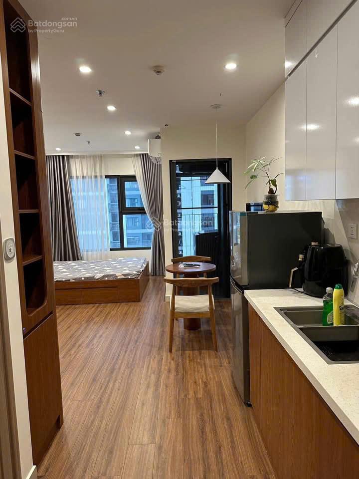 Cho thuê căn hộ Studio Vinhomes Smart City 31m² - Full nội thất, view bể bơi