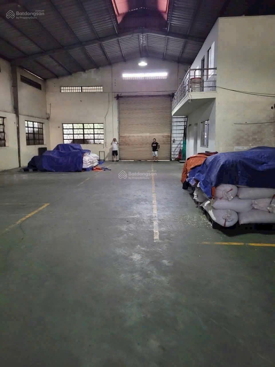 Cho thuê kho xưởng 900m² Bến Lức - Container vào tận nơi 24/7