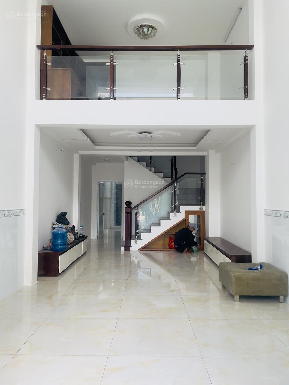 Nhà riêng Quận 7 400m² giá 25 triệu/tháng - Ô tô vào tận nhà!