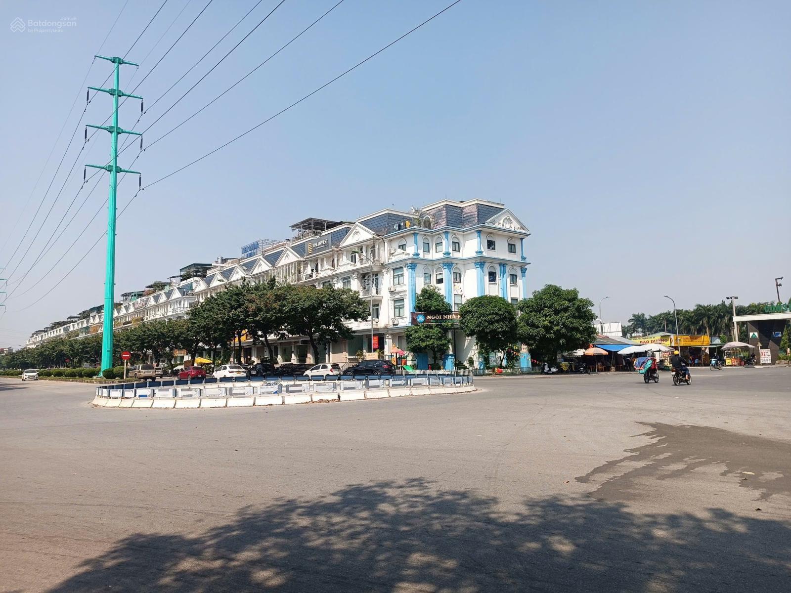 Nhà Phố Góc 3 Mặt Tiền 128m² - Thành Phố Giao Lưu, Hà Nội