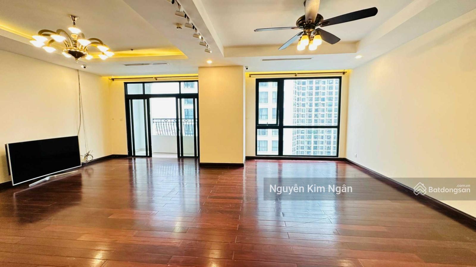 Cho thuê căn hộ Royal City 187m² - Căn góc 3PN sáng, view đẹp - 25 triệu/tháng