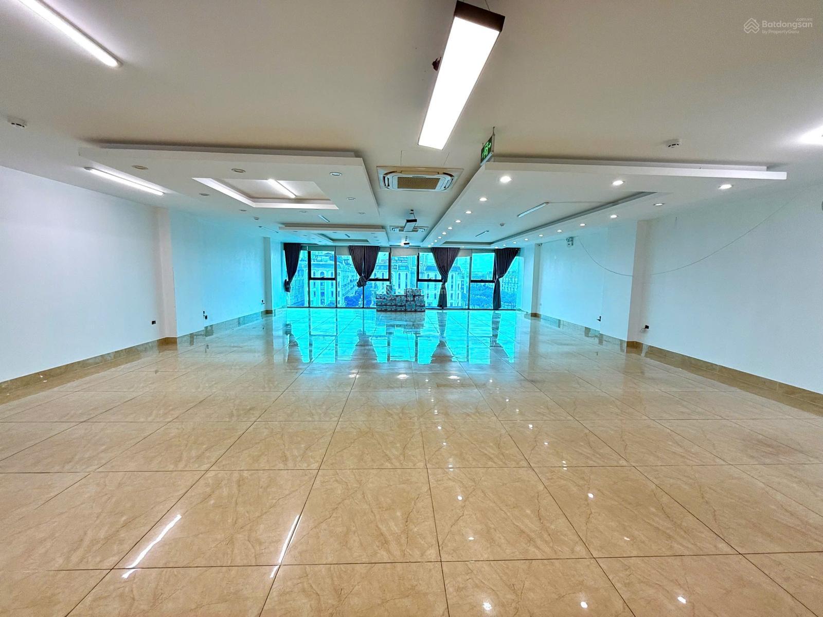 Văn phòng Vạn Phúc, Hà Đông 150m² - Vị trí trung tâm, sẵn sàng làm việc!