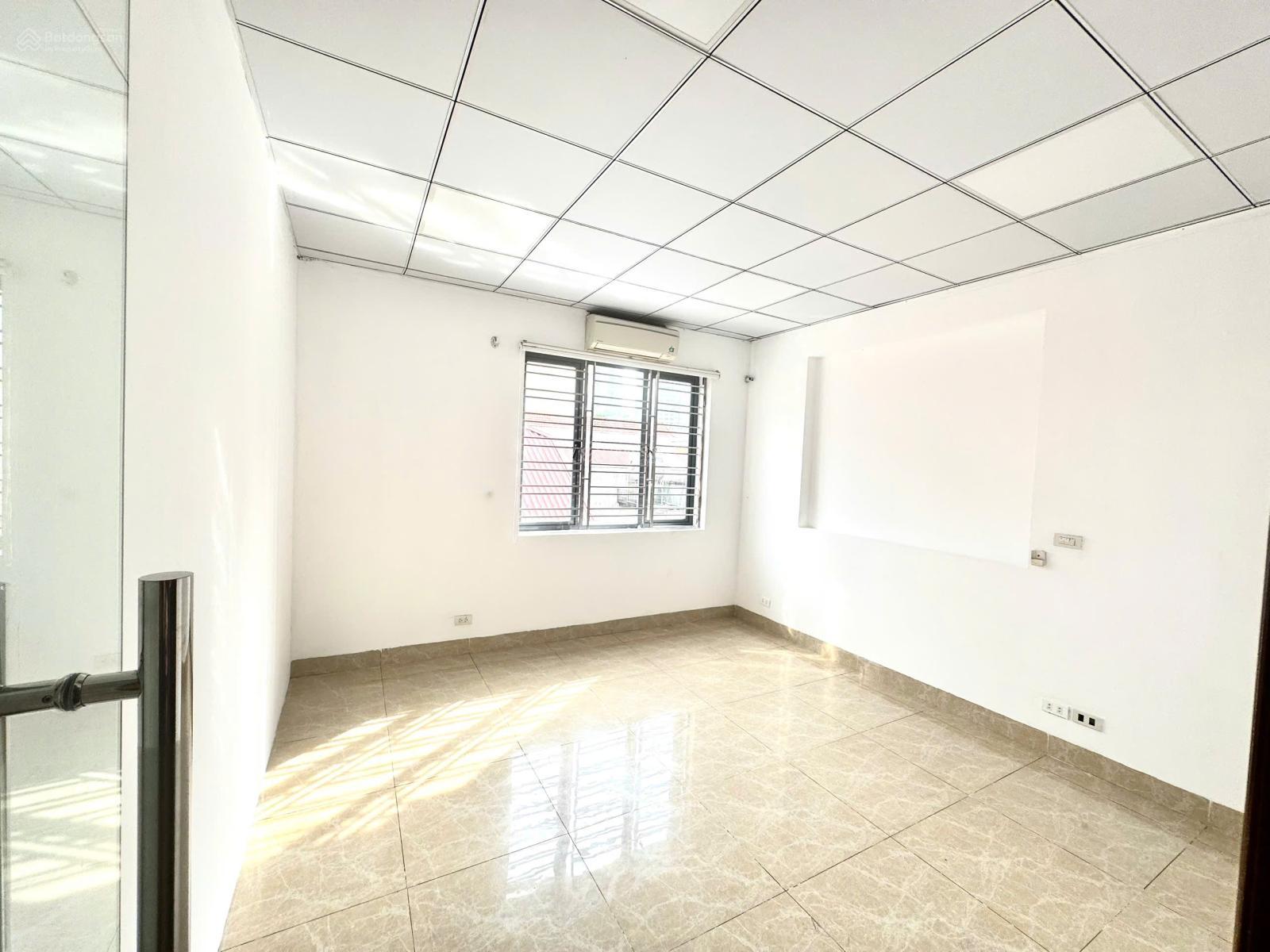 Thuê văn phòng Hà Đông 80m² giá 12.5 triệu - Sẵn sàng làm việc!