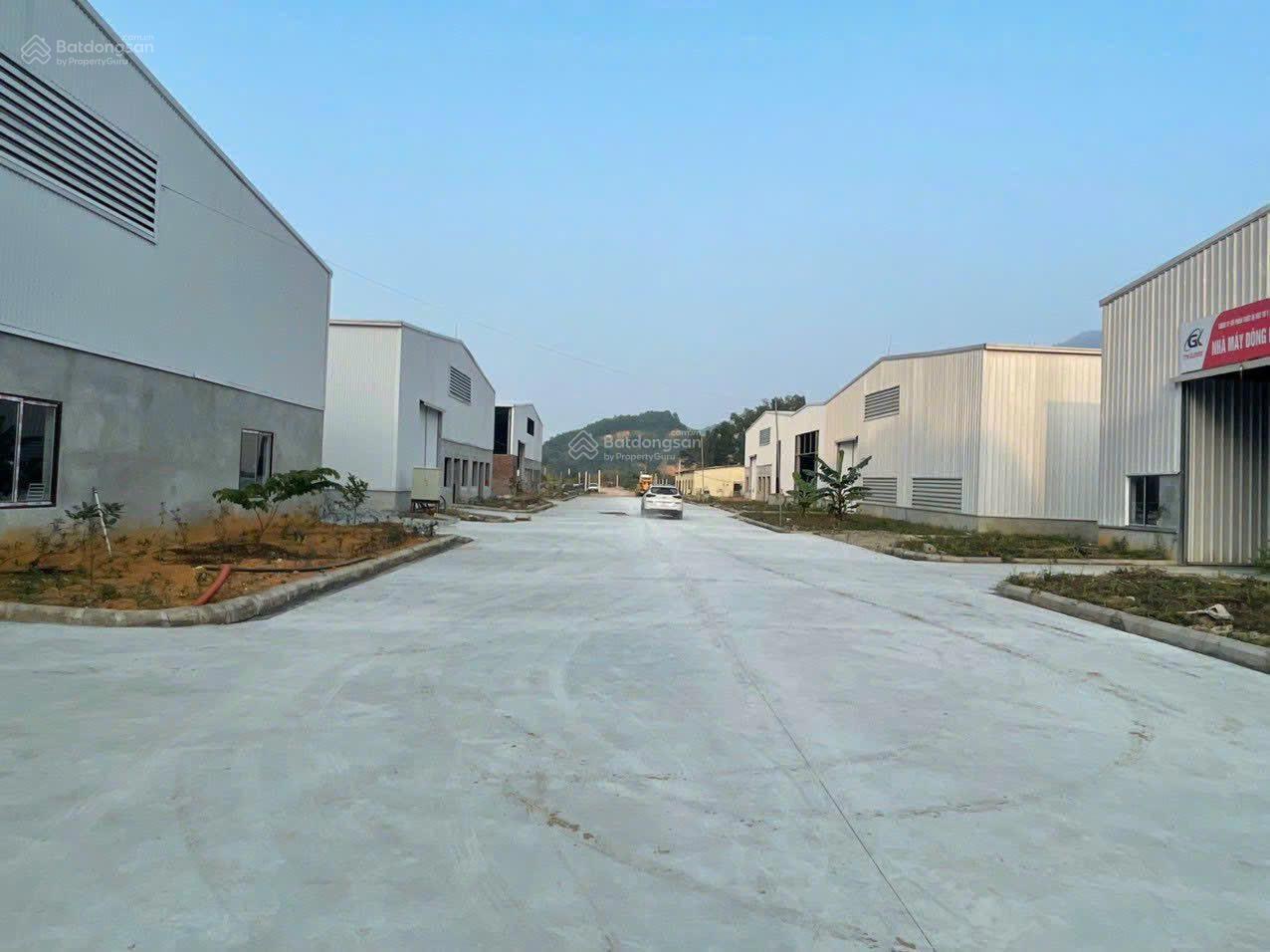 Kho 5000m² Kỳ Sơn, Hòa Bình - Container thoải, hoạt động ngay!