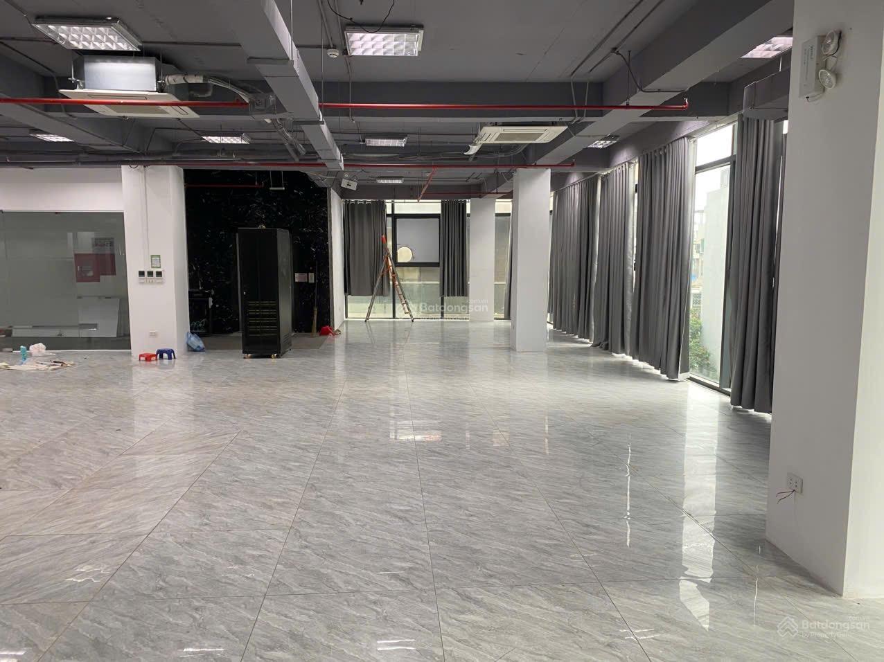 Văn phòng 1000m² Nguyễn Xiển - Giá 150k/m², Sẵn Sàng Kinh Doanh