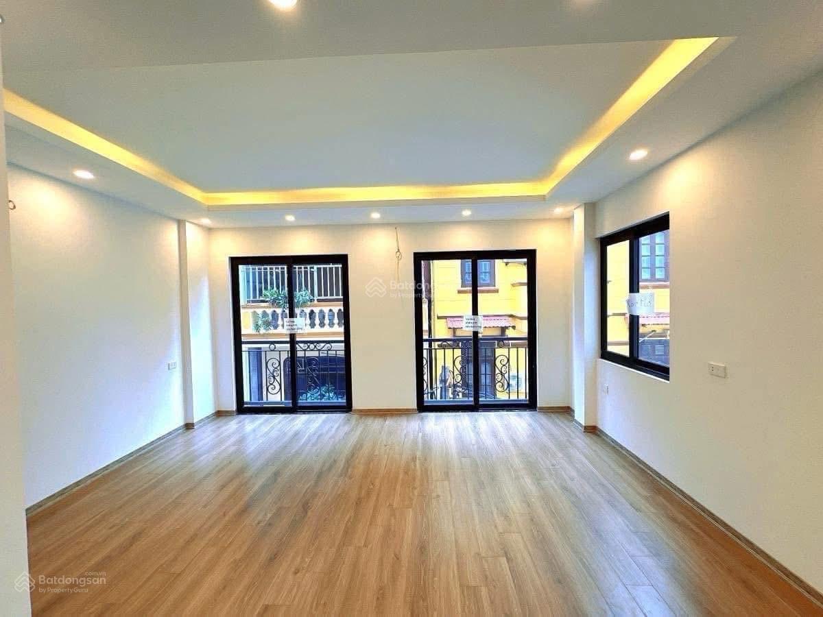 Cho thuê nhà mặt phố Đỗ Quang, Cầu Giấy - 90m2 x 5 tầng, ô tô đỗ cửa, 30tr/th