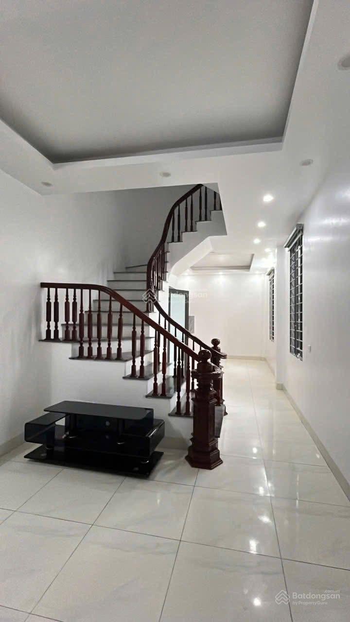 Nhà Phố Cự Khối 42m² - 4 Tầng, Căn Góc, Giá 10 Triệu