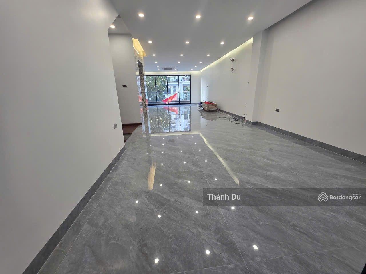 Cho thuê văn phòng 340m² mặt tiền Lâm Hạ, Long Biên - Giá 40 Triệu