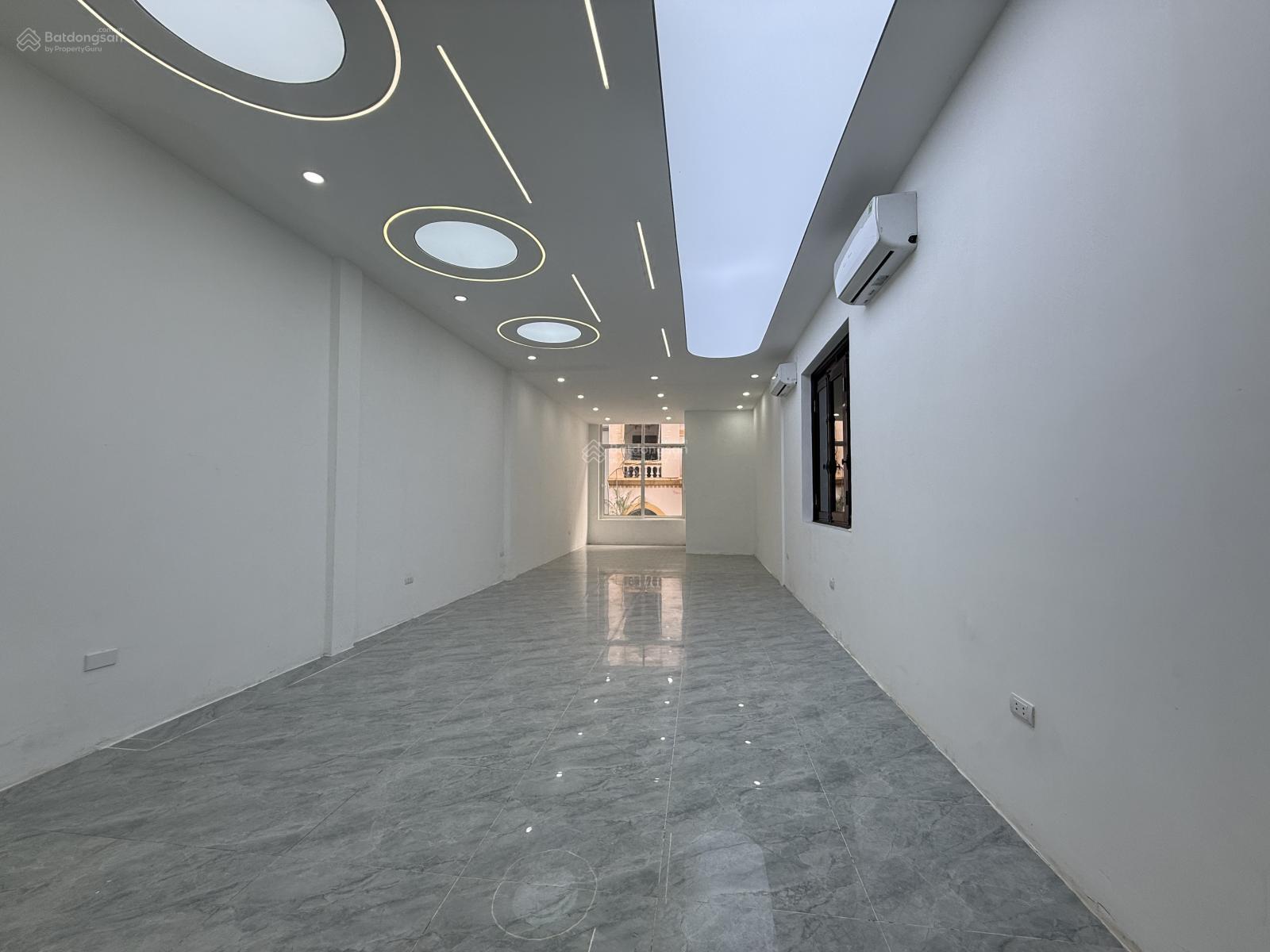 Cho thuê nhà MP Nguyễn Hoàng 75m2, 8 tầng - Kinh doanh sầm uất