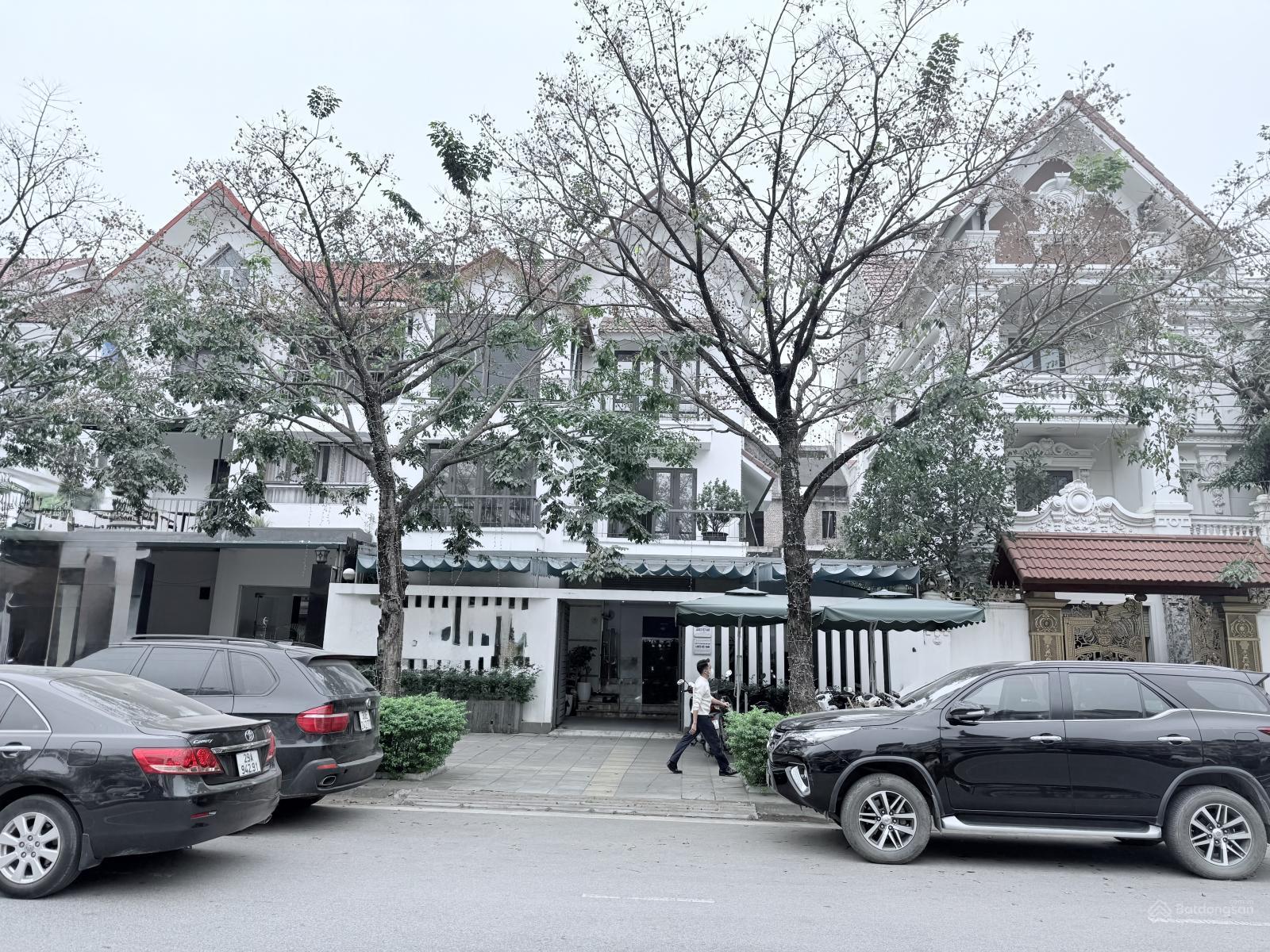 Biệt thự 250m2 mặt tiền 12m đường 40m KĐT Thành phố Giao Lưu - Cho thuê kinh doanh/văn phòng